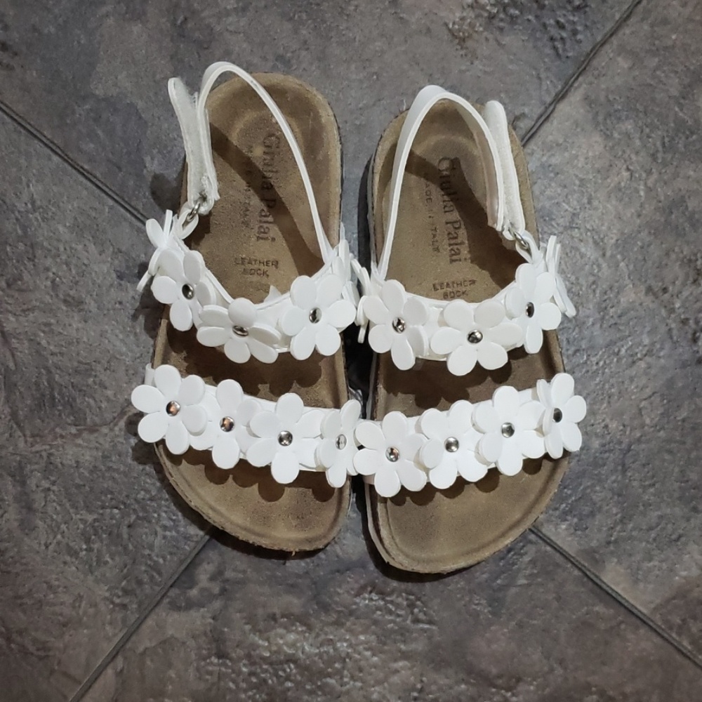 🌺Adorable Sandals🌺 - Picture 7 of 8